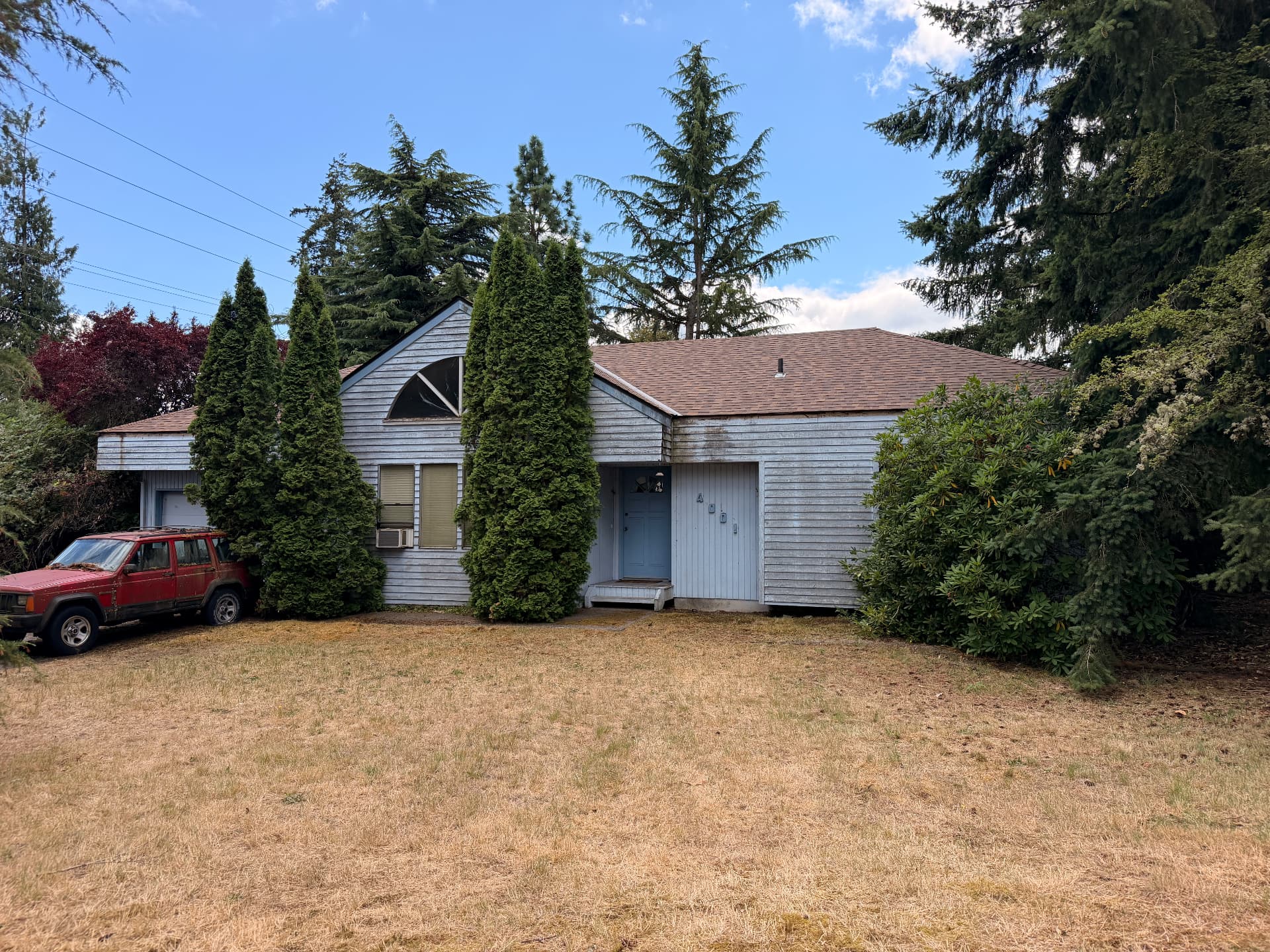 Aging roof on a home before replacement