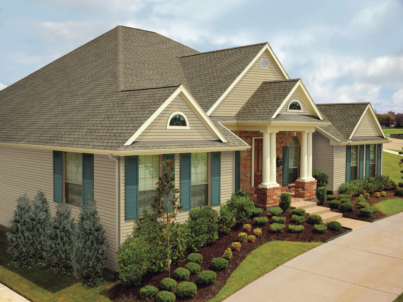 Home with Timberline Natural Shadow shingles installed