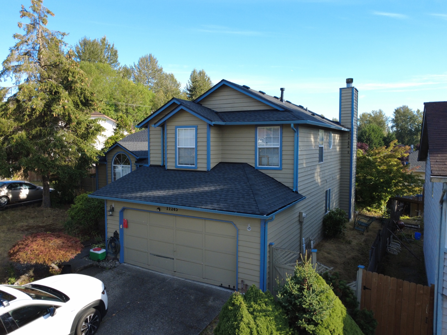 Clean new architectural shingle roof after replacement by P.J Roofing